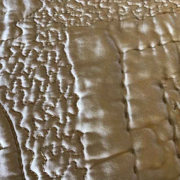 Elegant Tan/Champaign Quilted Bedspread - Picture 10 of 11